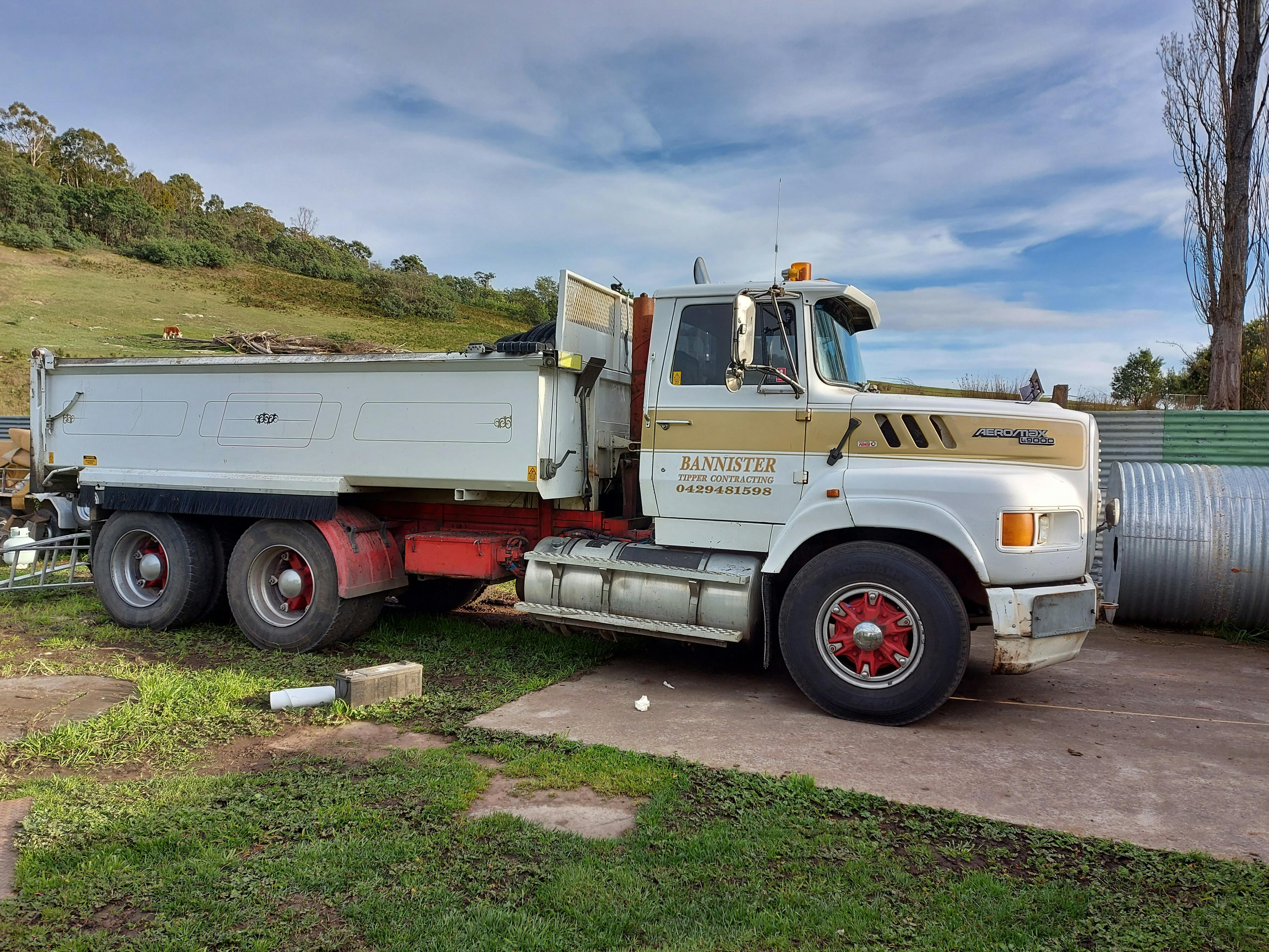 Logo of Bannister tipper contracting