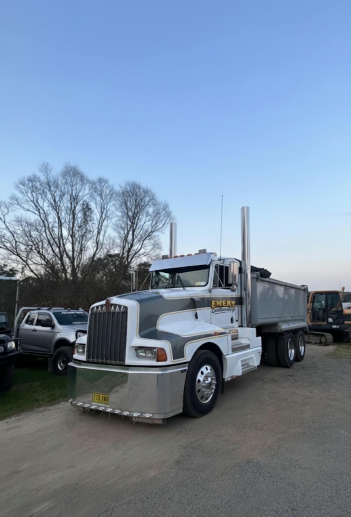 Logo of Emery Earthmoving
