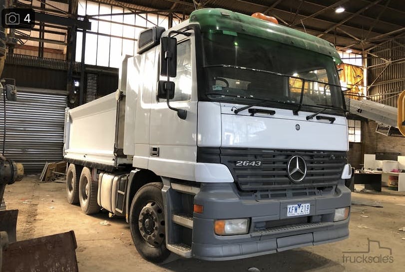 Logo of EBL Earthmoving pty ltd