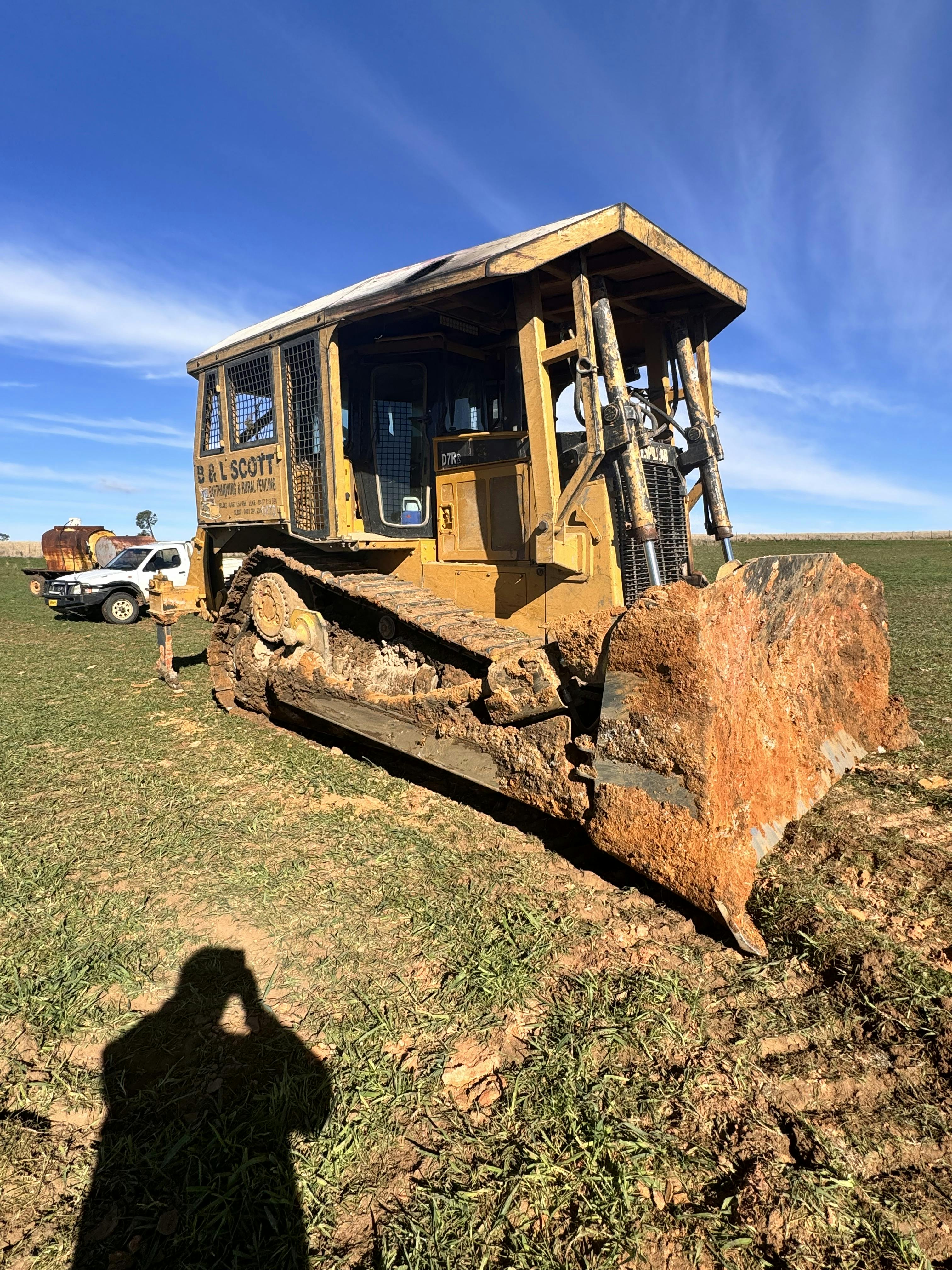 Logo of B and L Earthmoving and Rural Fencing
