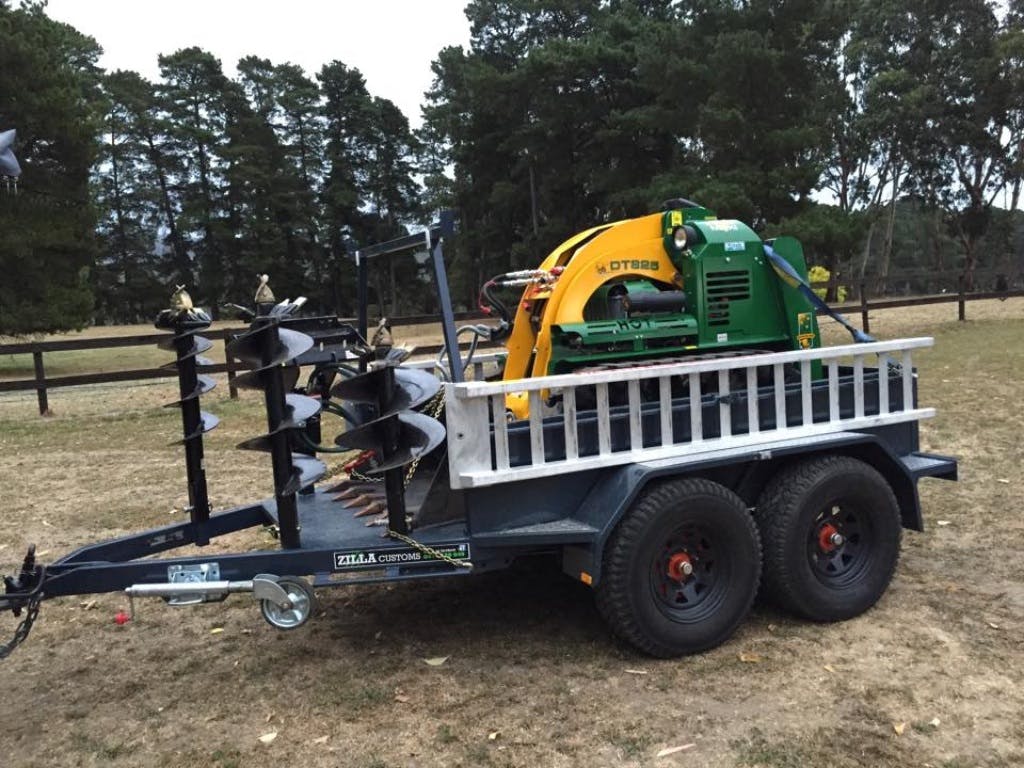 Logo of Traxs Earthworks