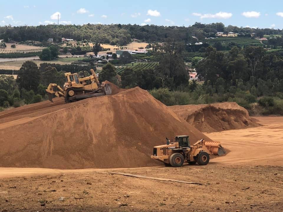 Logo of Vinci Gravel Supplies Pty Ltd