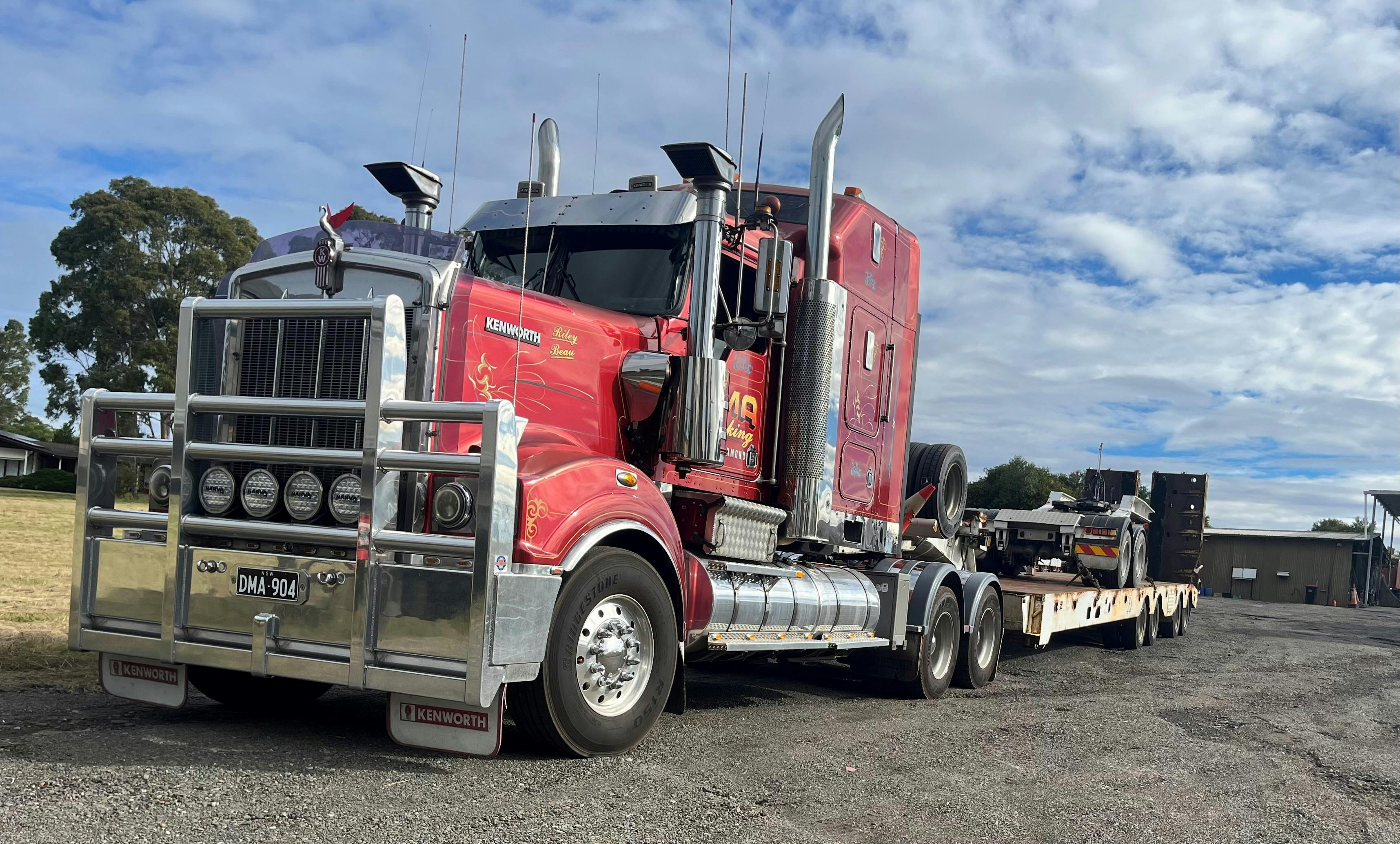 Logo of DMA Trucking