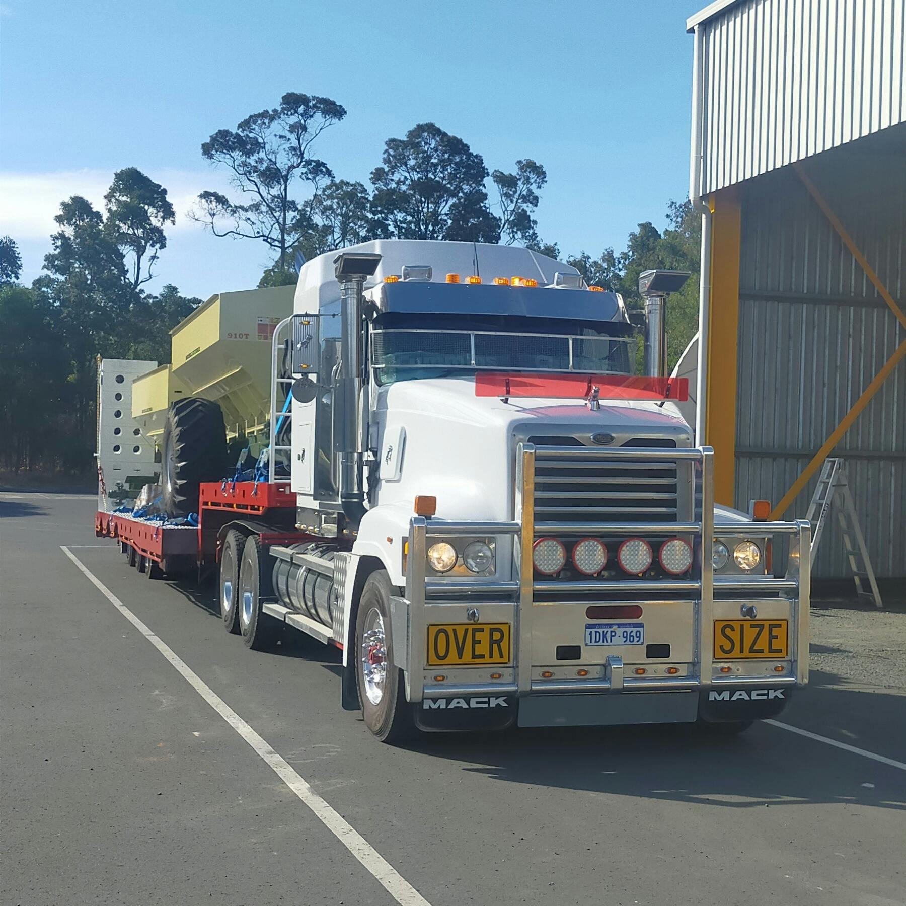 Logo of R & J SLEEP TRANSPORT P/L