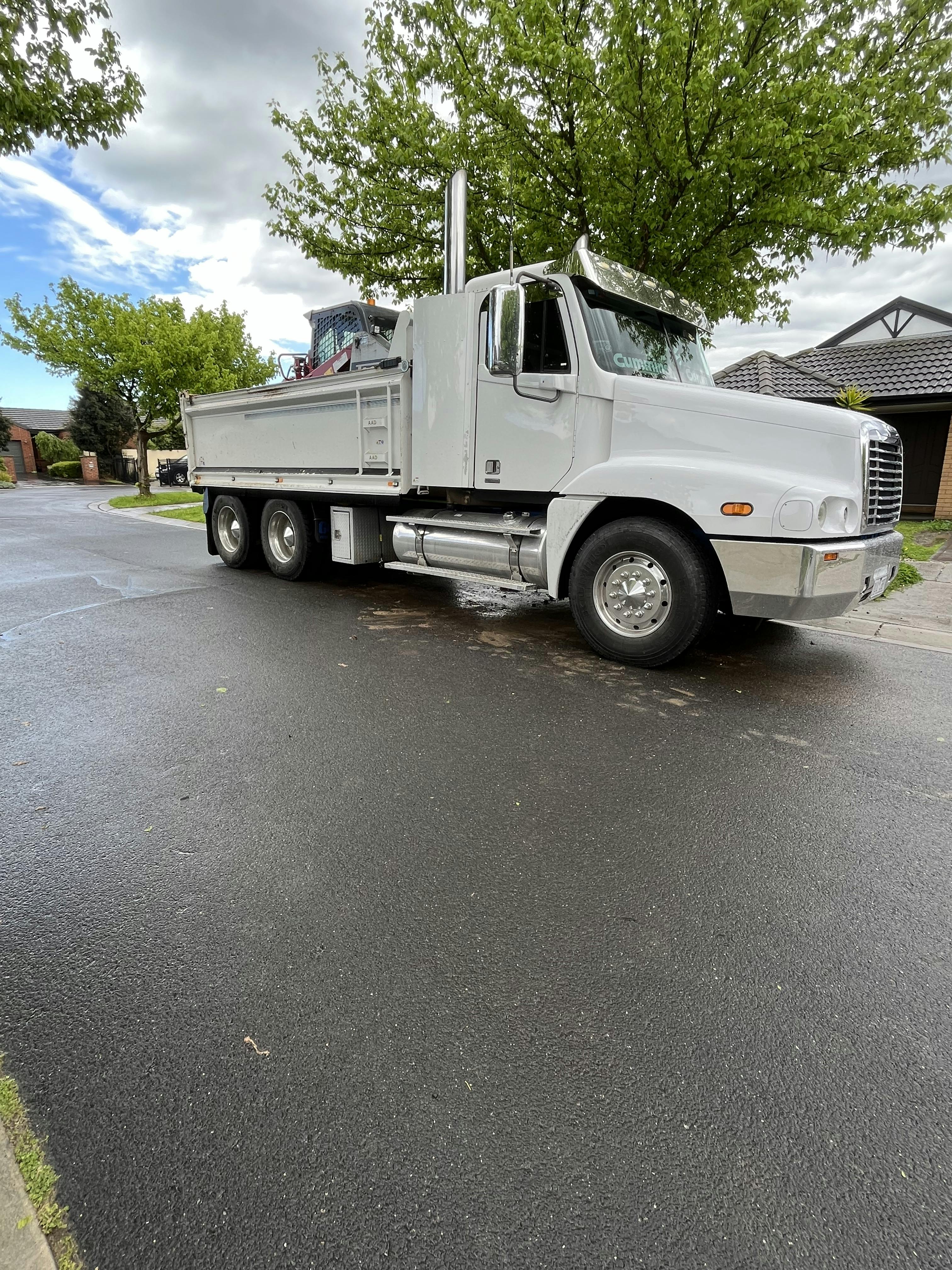 Logo of On the Go Freight