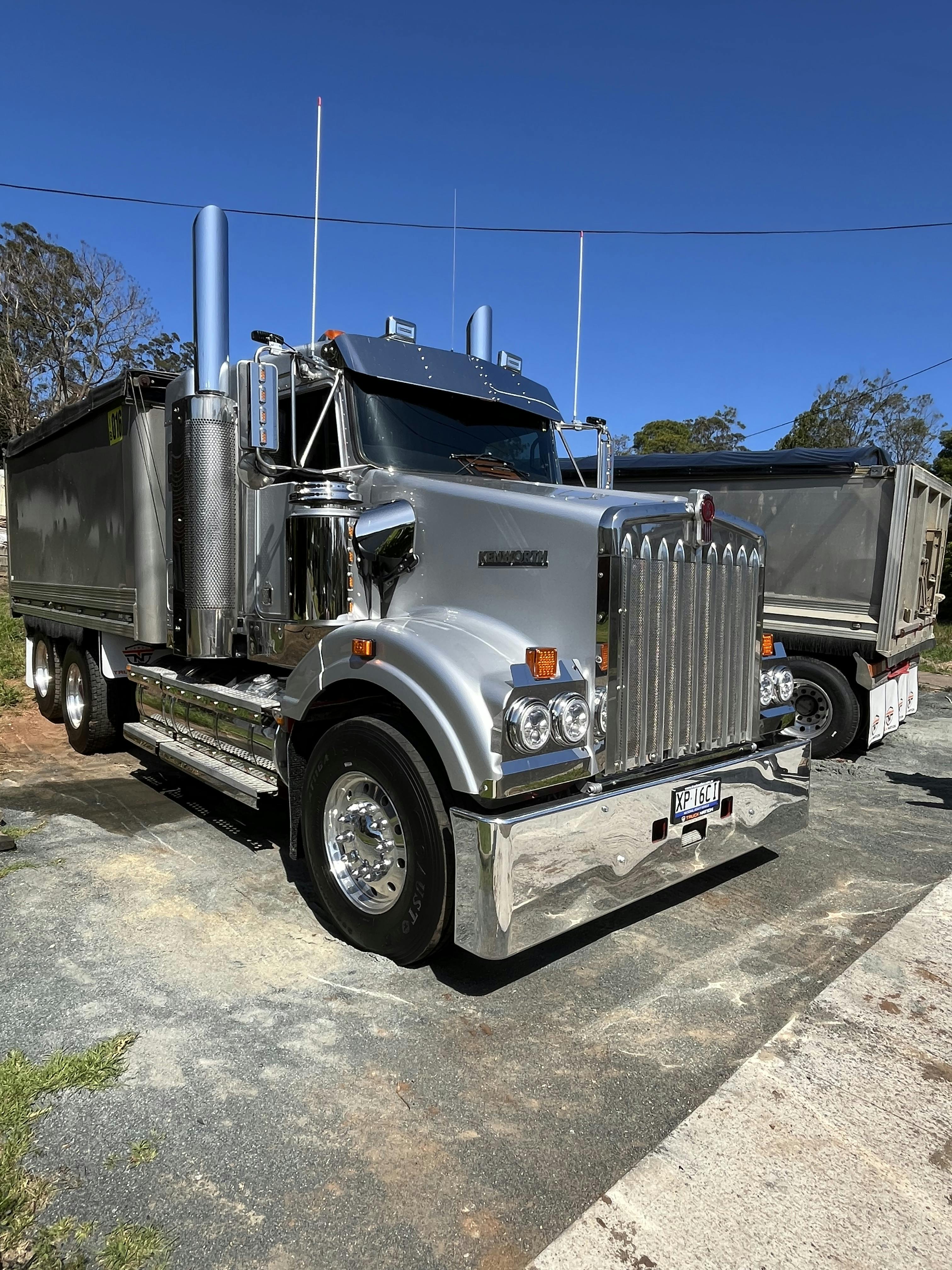 Logo of Lockes Bulk Haulage