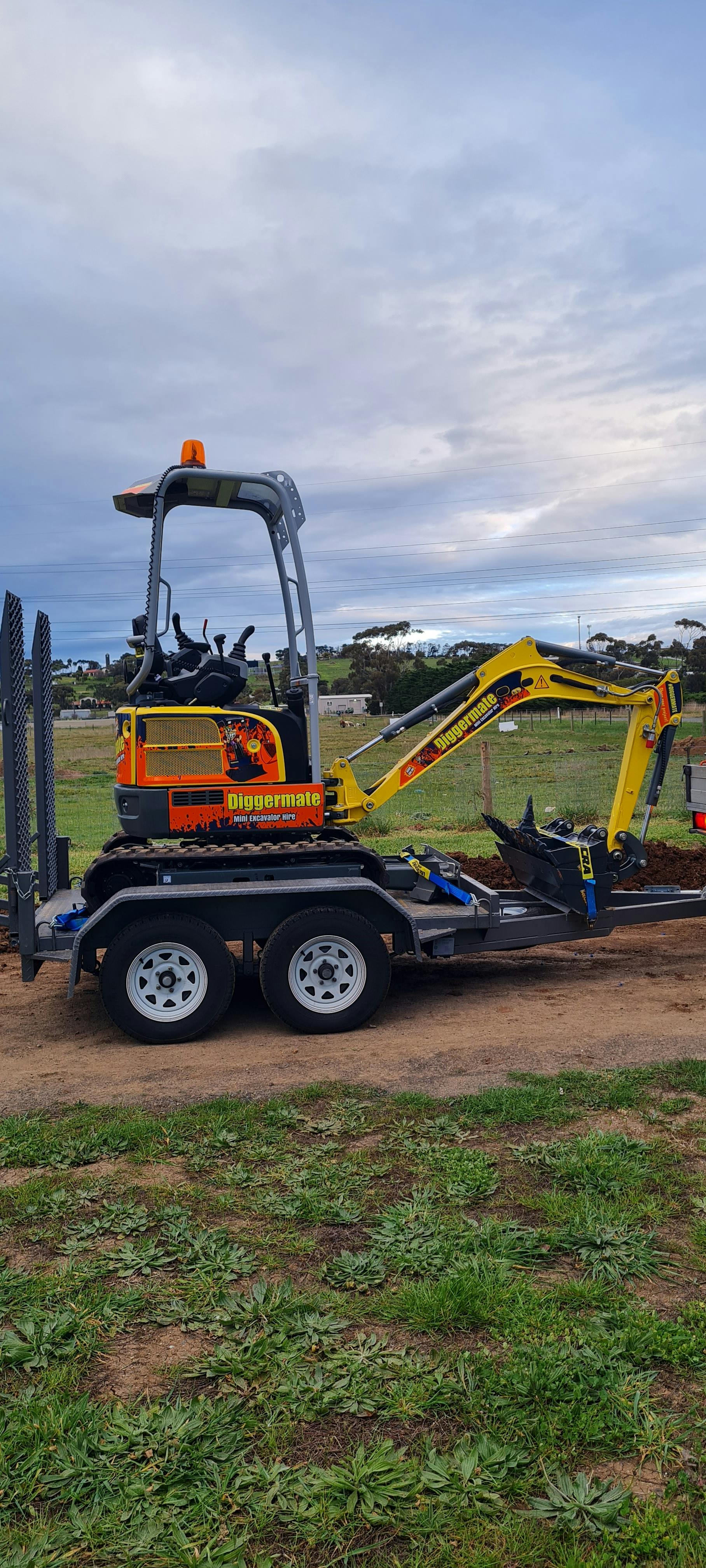 Logo of W.Y Hire Group