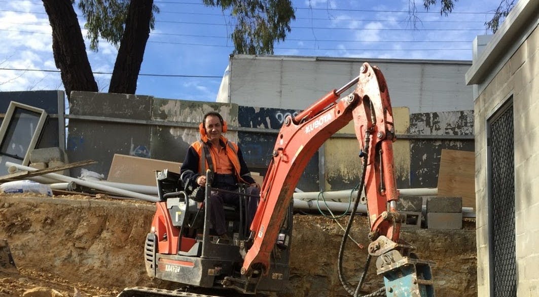 Logo of Vince's Mini Dingo Excavation