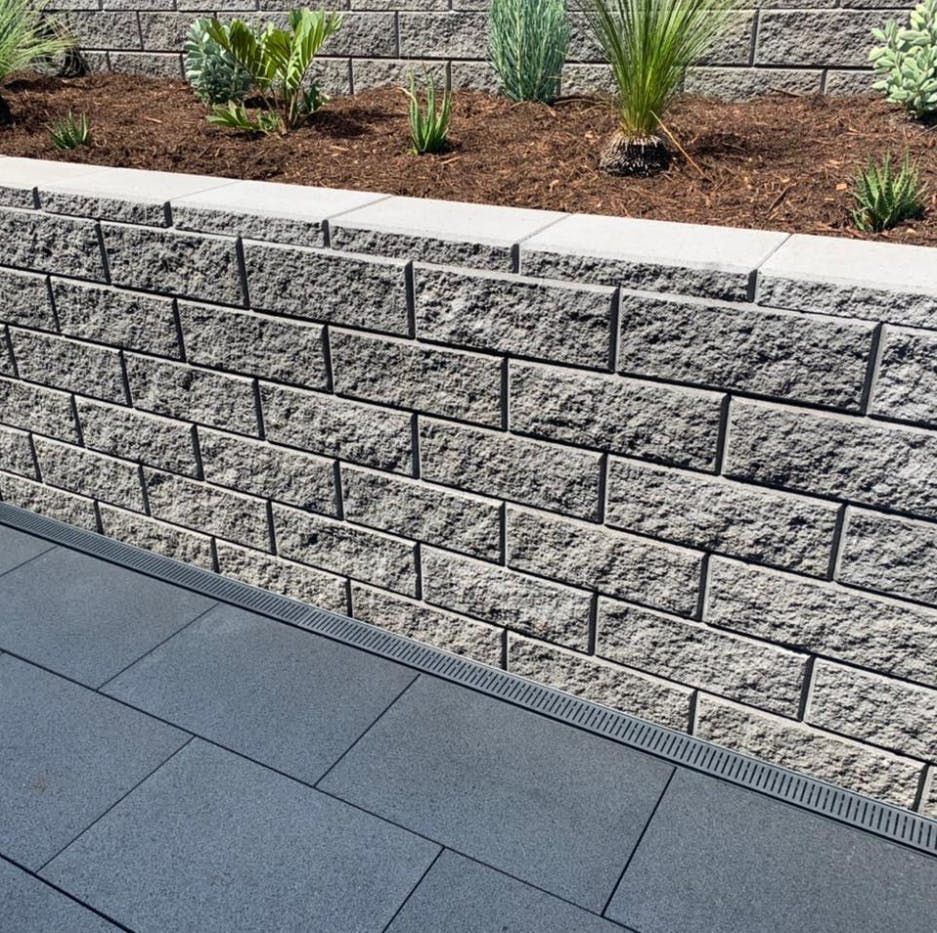 Logo of Shaun Savage Landscaping