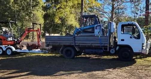 Logo of Hoopers Mini Earthworks