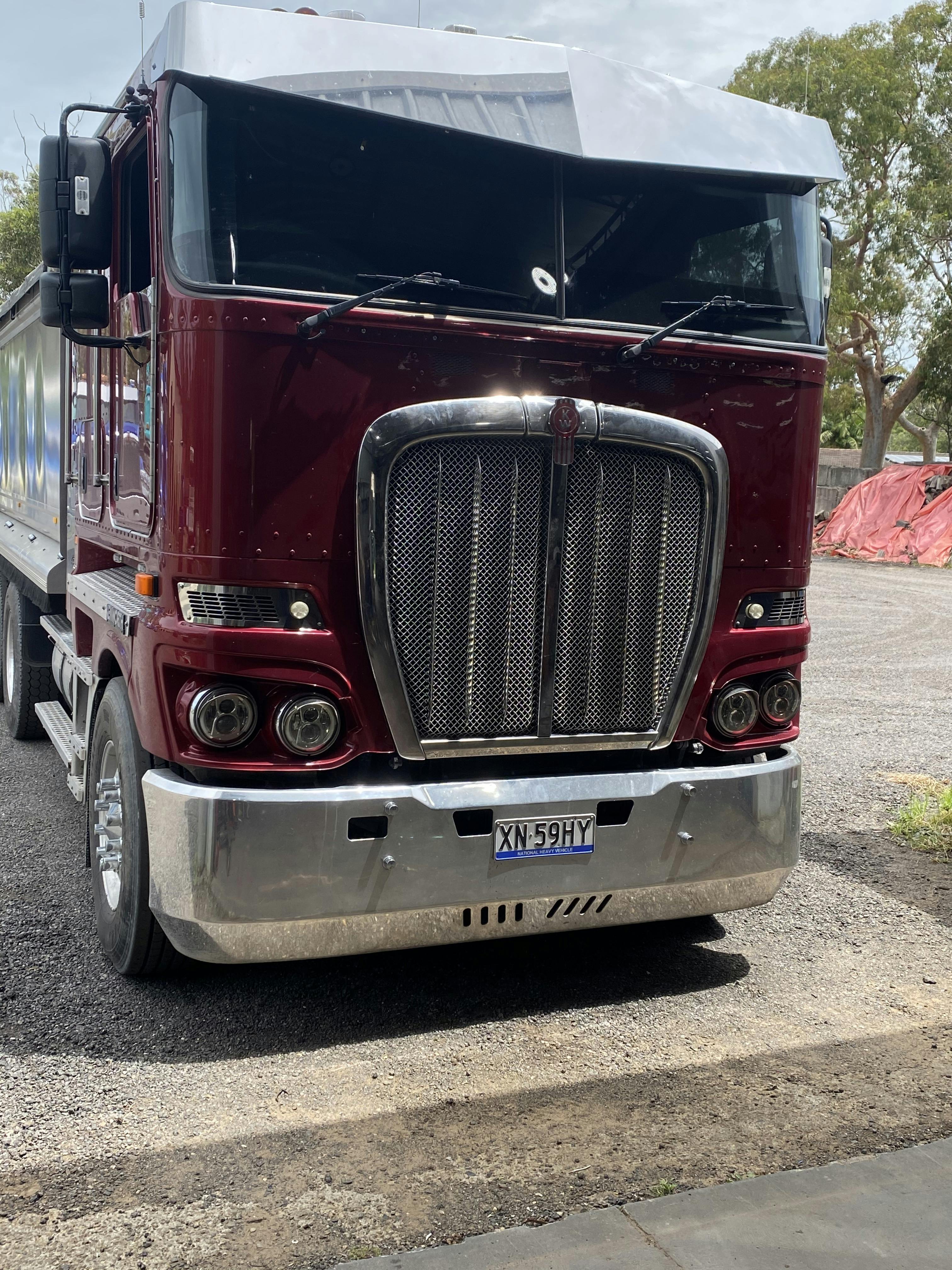 Logo of Platinum tipper hire Pty Ltd