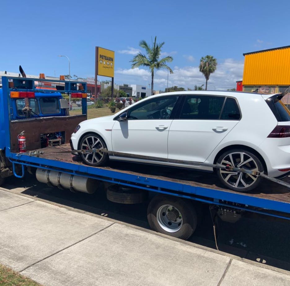 Logo of Doug's Towing