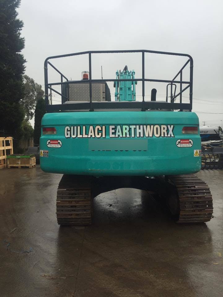 Logo of Gullaci Earthworx