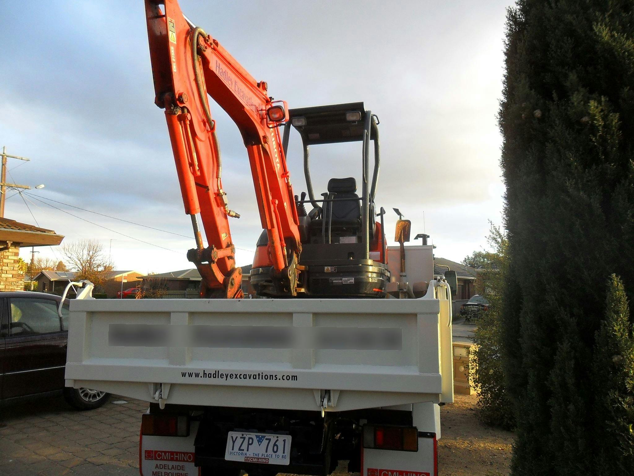 Logo of Hadley Excavations Pty Ltd