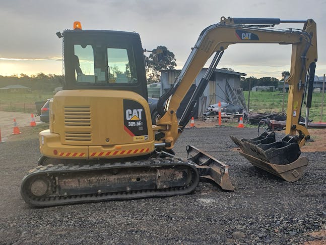 ONTRACK Earthmoving & Demolition featured image